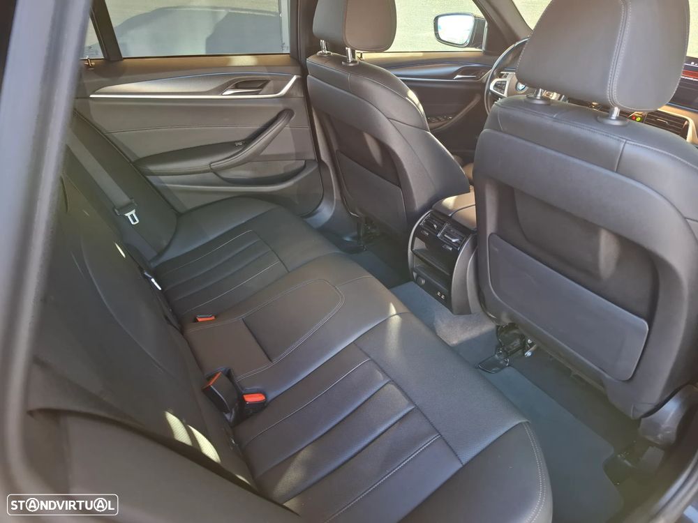 BMW 530 e Pack Desportivo M Pro - 37