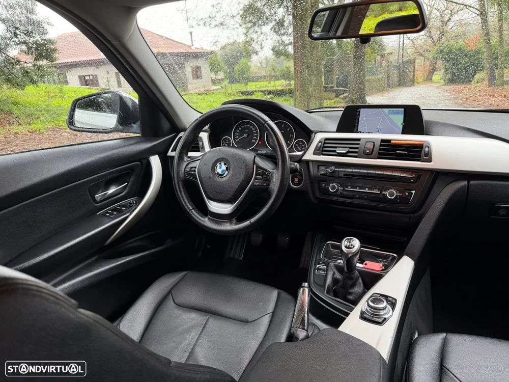 BMW 318 d Sport - 14