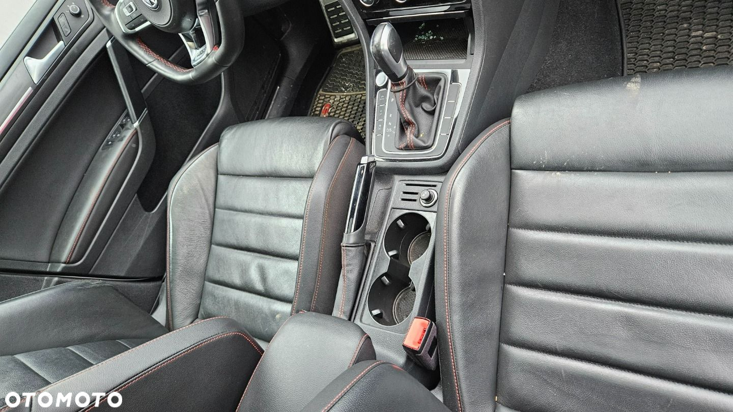 Volkswagen Golf - 11
