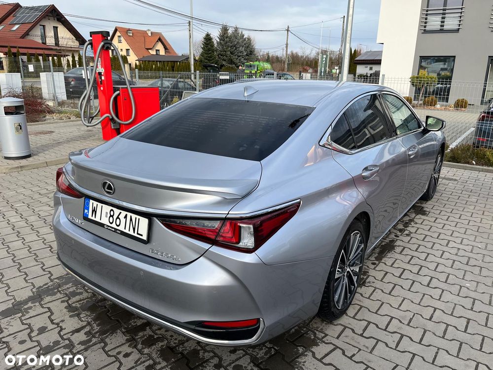 Lexus ES - 4