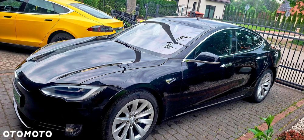 Tesla Model S - 1