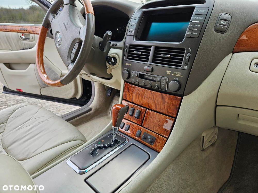 Lexus LS - 3