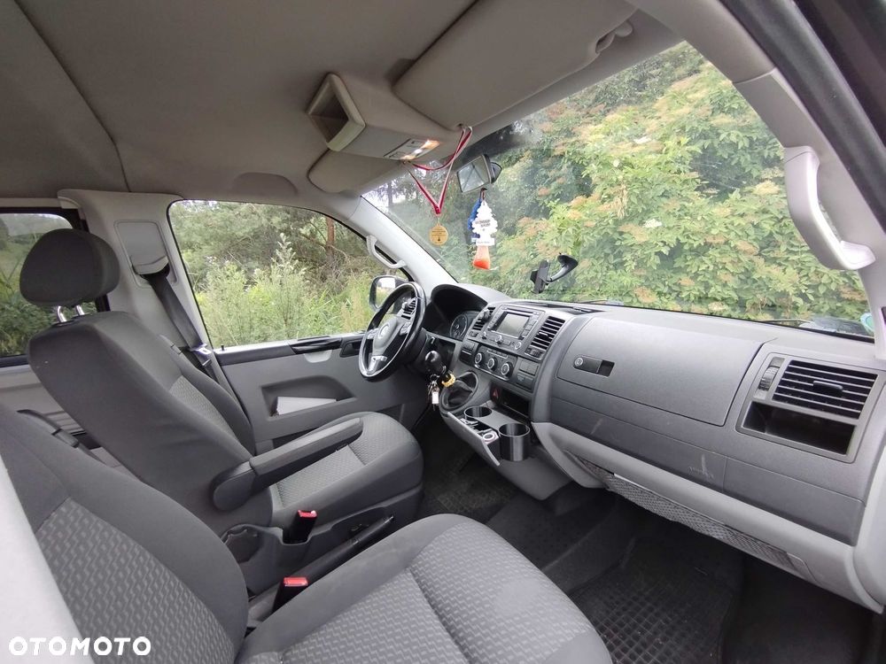 Volkswagen Caravelle - 7