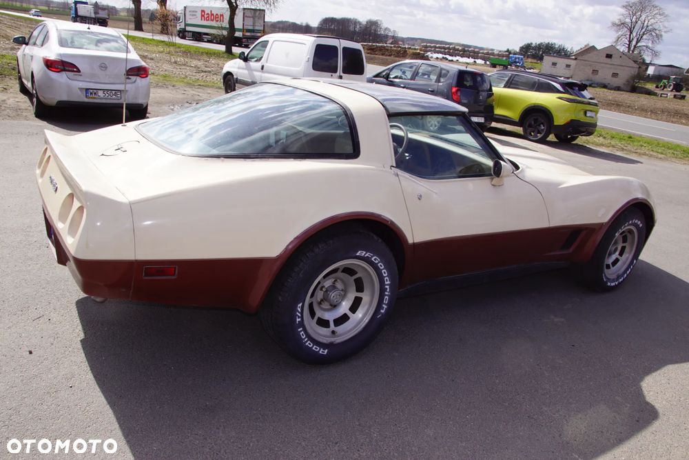 Chevrolet Corvette - 14