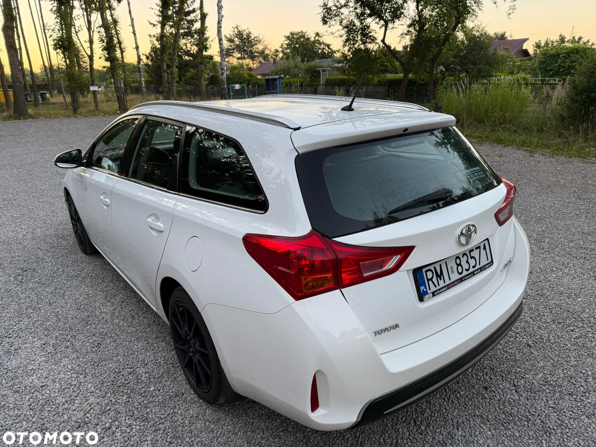 Toyota Auris 1.6 Premium - 11