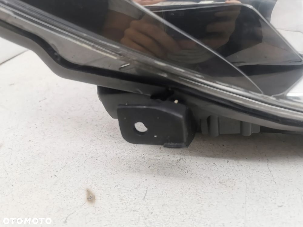 Lampa prawa przednia Toyota Yaris 3 III zwykła + LED - 4