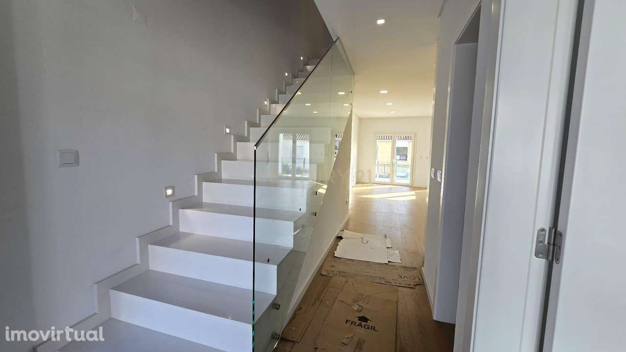 Moradia em Banda - Alto do Moinho, Corroios - Grande imagem: 3/50