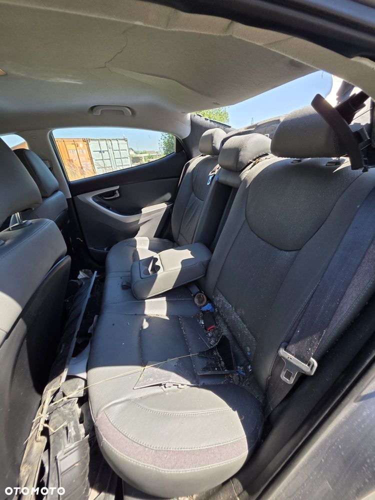 Hyundai Elantra - 6