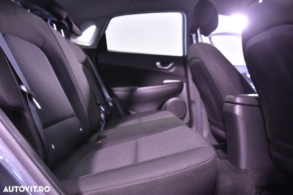 Hyundai KONA - 12