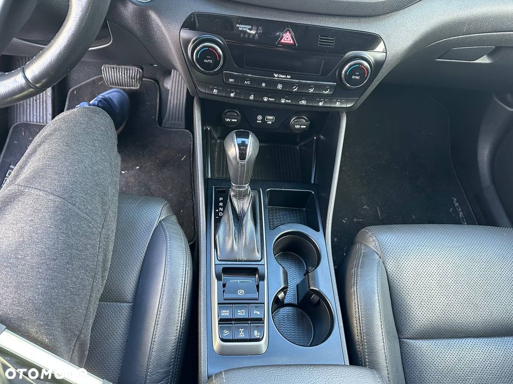 Hyundai Tucson 2.0 CRDI 4WD Automatik Premium - 22