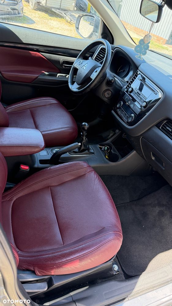 Mitsubishi Outlander 2.2 DI-D 4WD Plus - 16