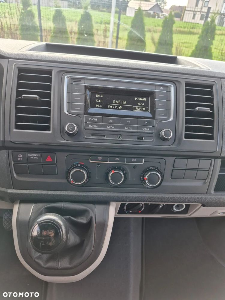 Volkswagen Caravelle - 30
