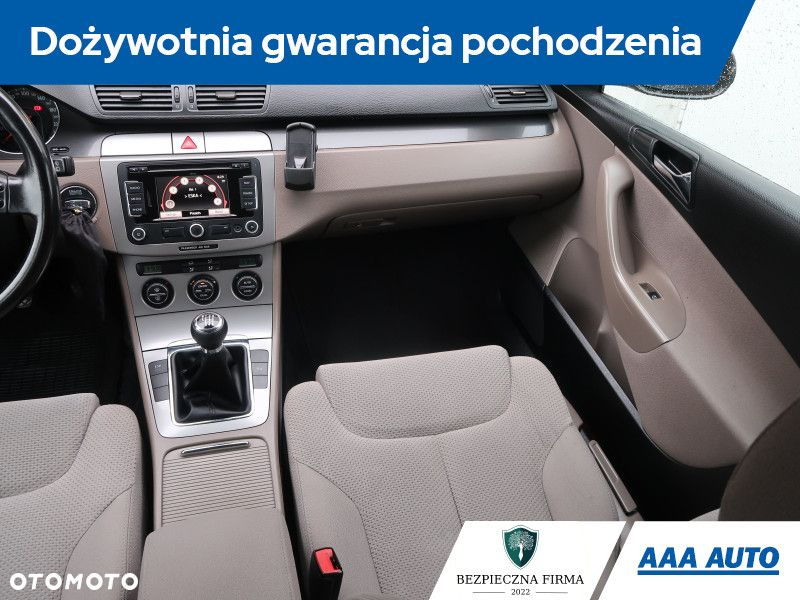 Volkswagen Passat - 9