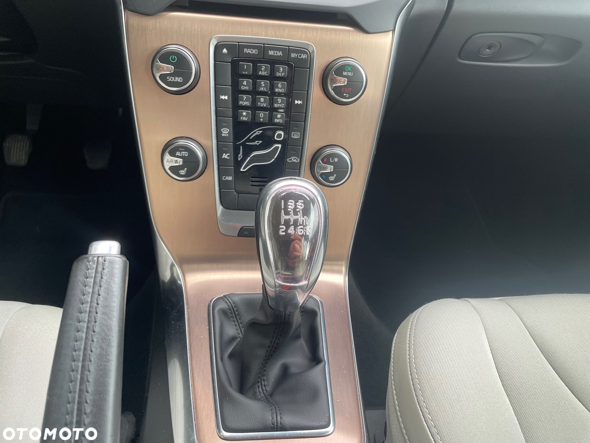 Volvo V40 D3 Momentum - 9