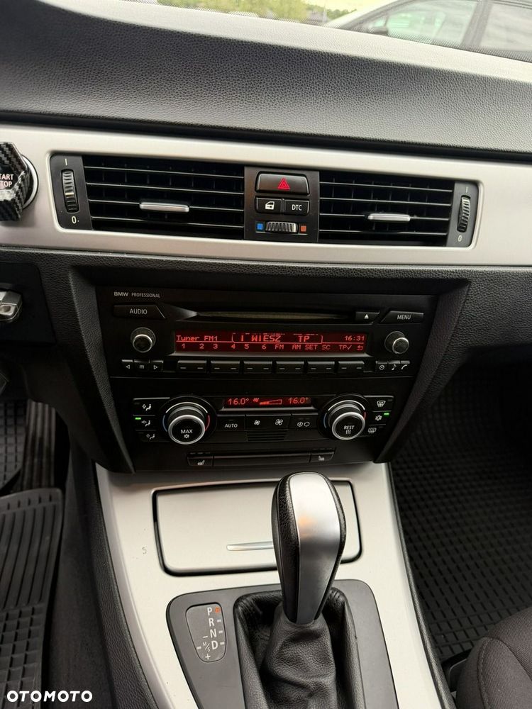 BMW Seria 3 318i Edition Exclusive - 16