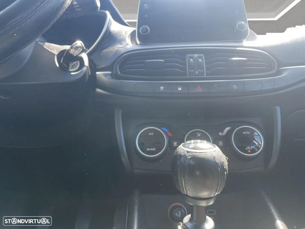 Fiat Tipo Station Wagon 1.6 M-Jet Lounge Tech J17 - 15