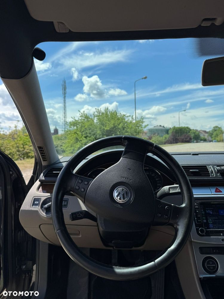 Volkswagen Passat 2.0 TDI Trendline - 16