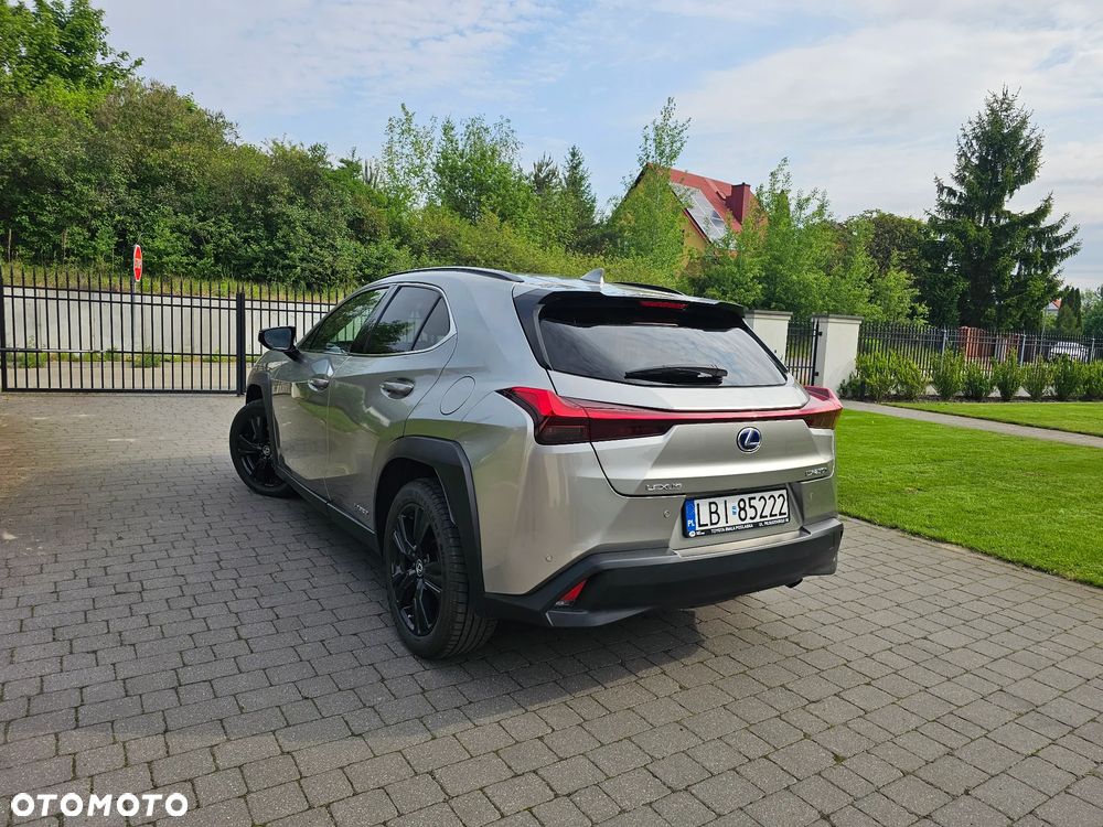Lexus UX - 4