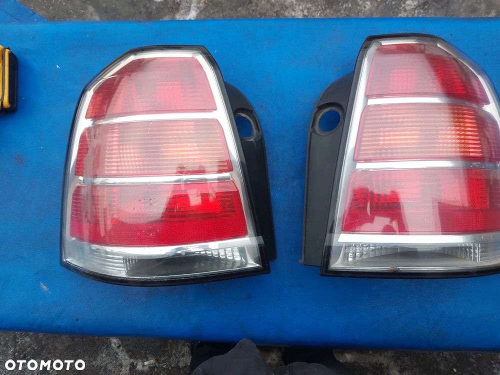 Lampa Opel Zafira B lewy prawy tył lewa prawa tylna ORYGINAŁ kompletna wkład mocowanie żarówek - 2