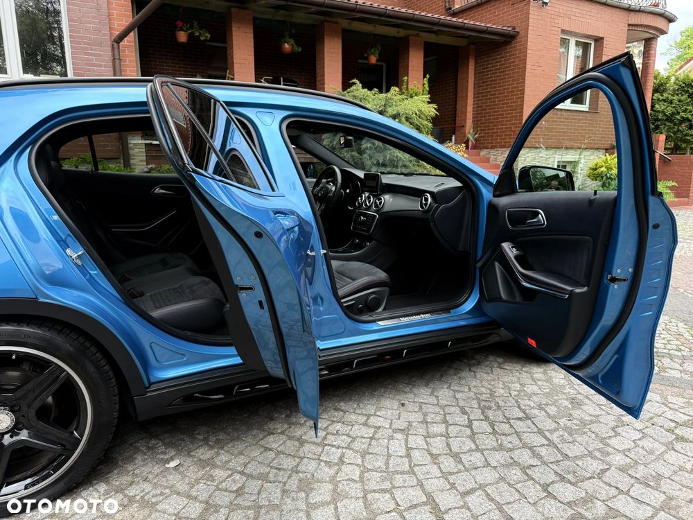 Mercedes-Benz GLA - 38