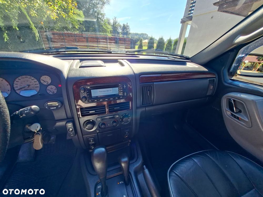 Jeep Grand Cherokee - 26