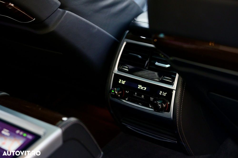 BMW Seria 7 745e - 30