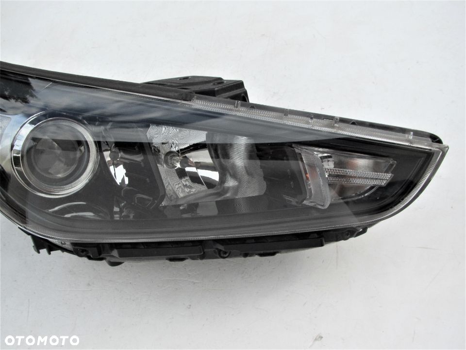 HYUNDAI i30 2017 2018 2019 Reflektor 10 PIN OE - 11