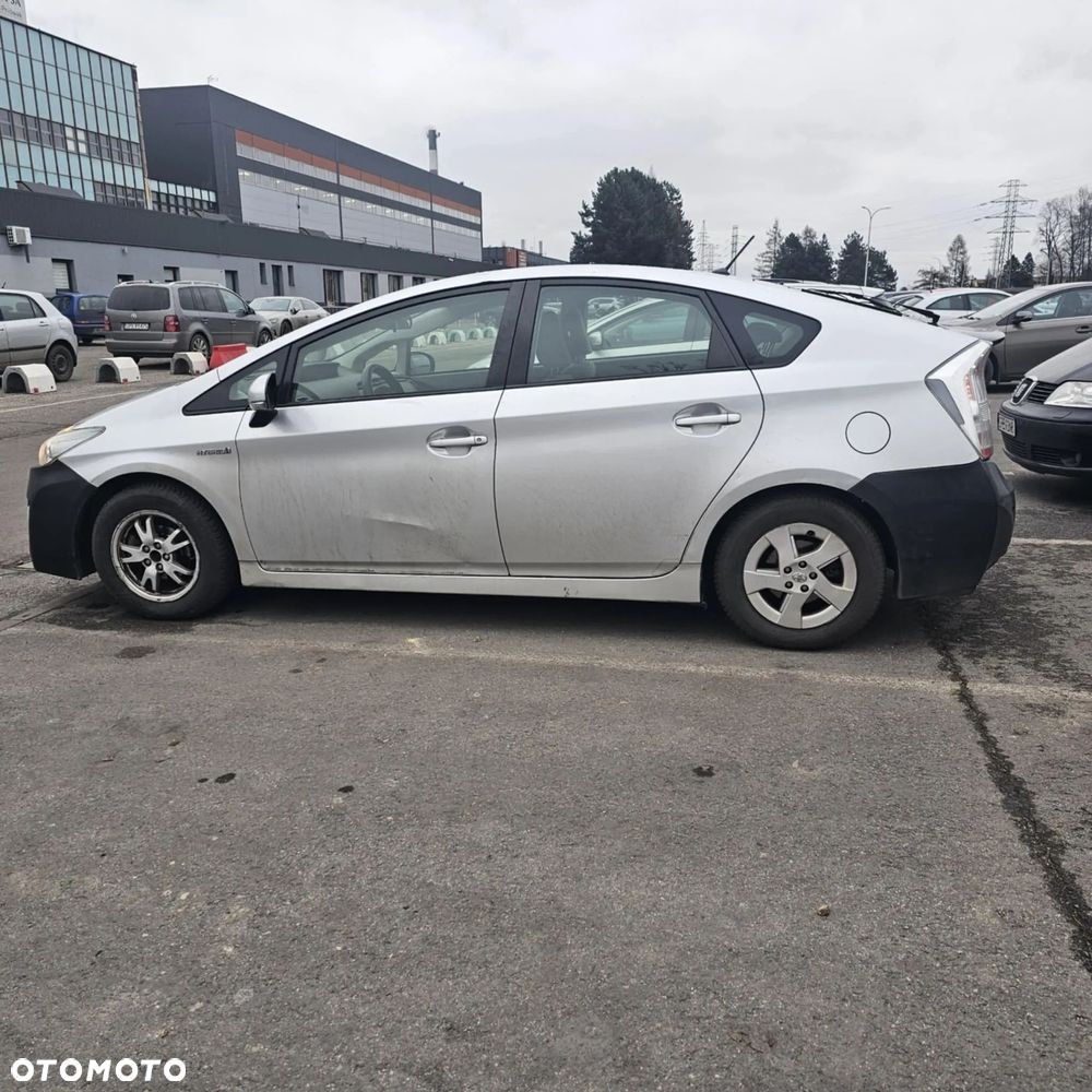Toyota Prius - 4