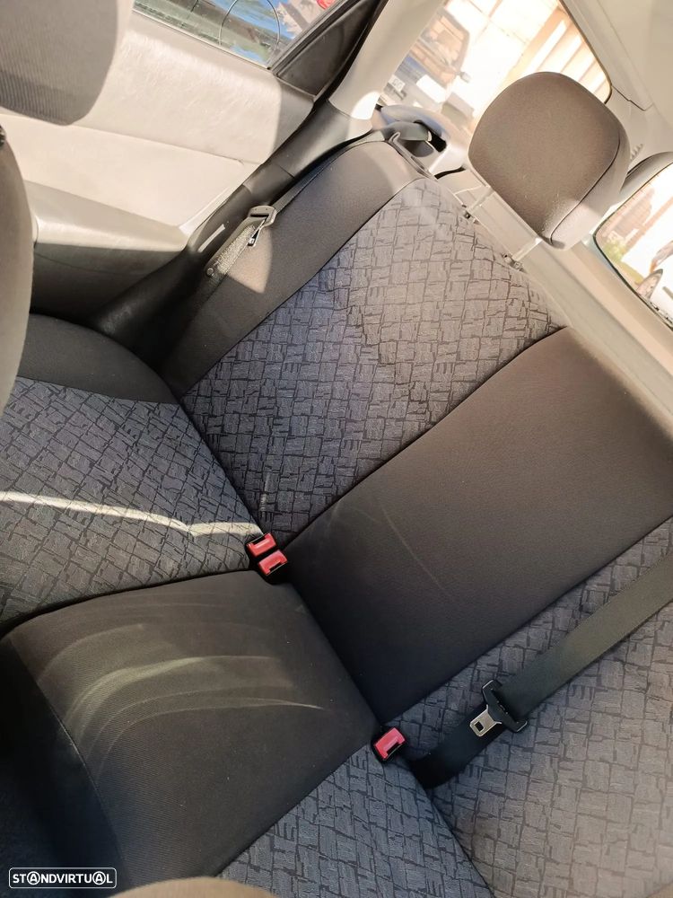 Ford Focus 1.4 Ambiente - 7