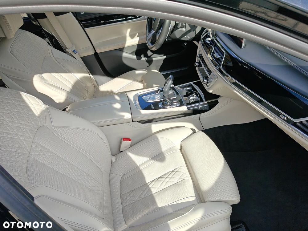 BMW Seria 7 M760Li xDrive - 20