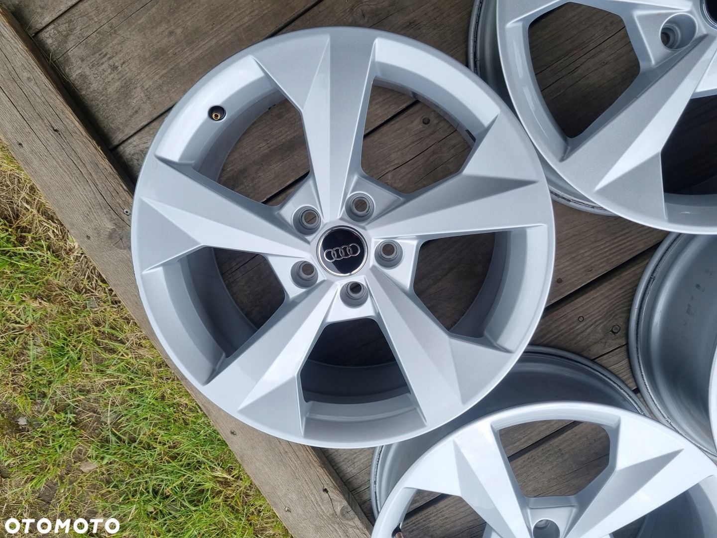AUDI 8Y0 A3,Q3,VW GOLF,SKODA,SEAT LEON alu 8X18 ET46 5X112 4szt.super stan - 3