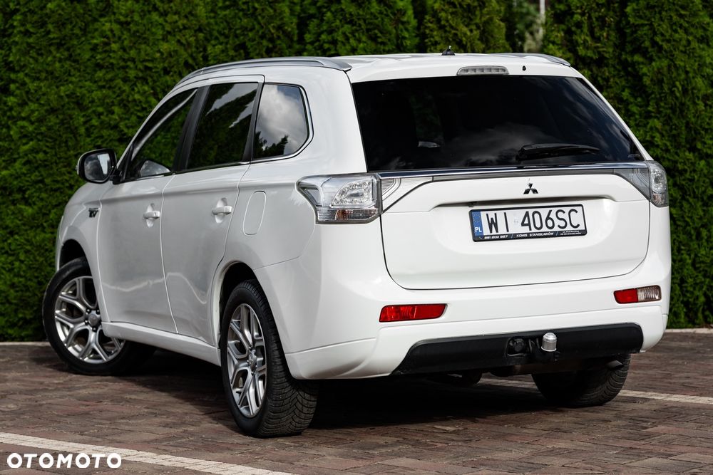 Mitsubishi Outlander Instyle NAVI + - 6
