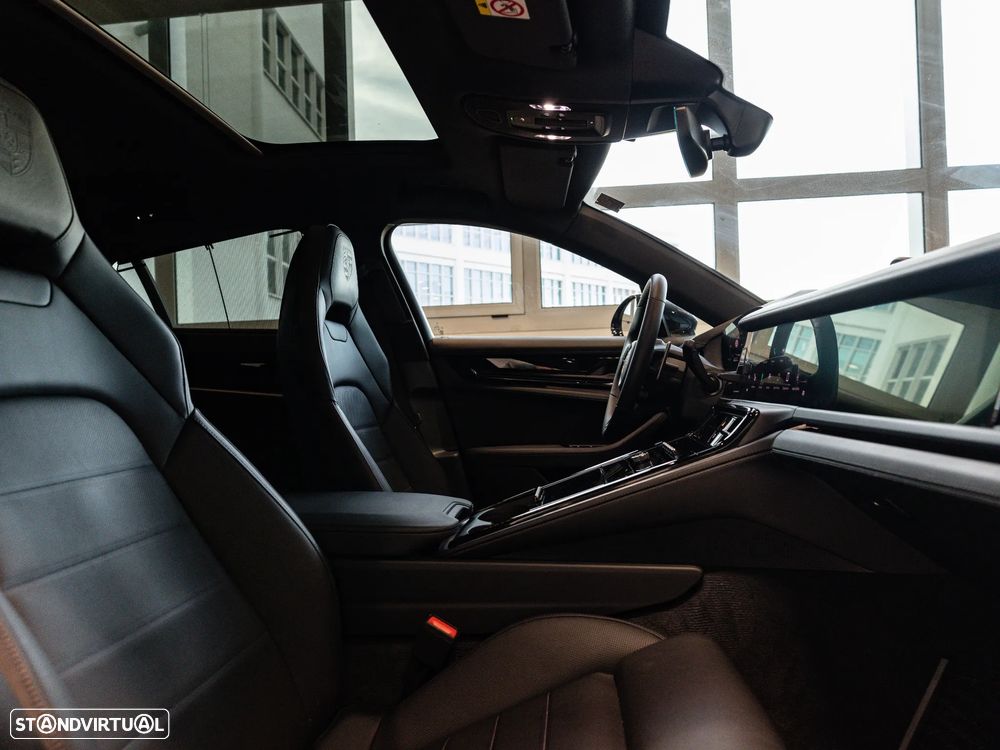 Porsche Panamera 4 E-Hybrid - 36