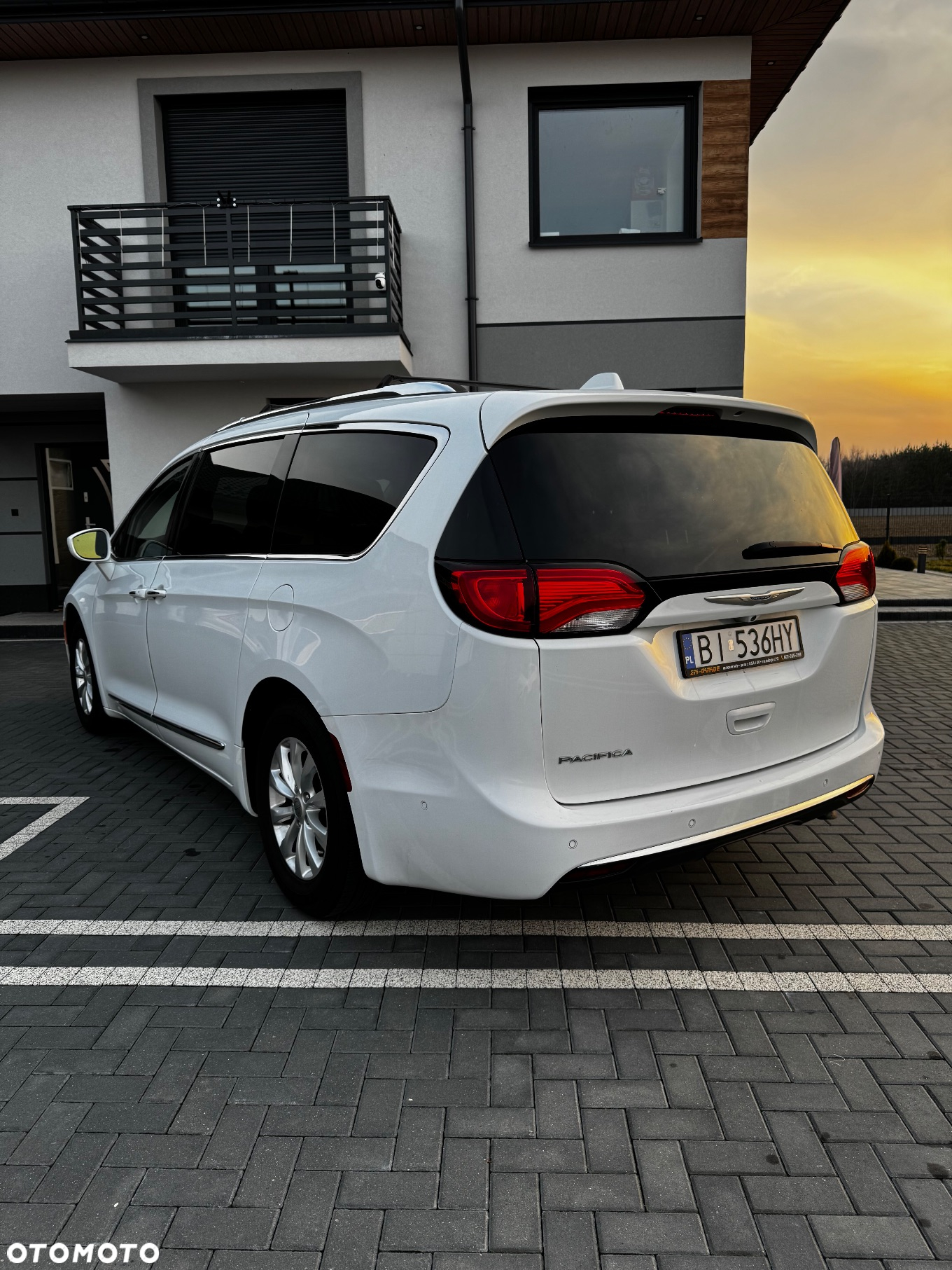 Chrysler Pacifica - 14