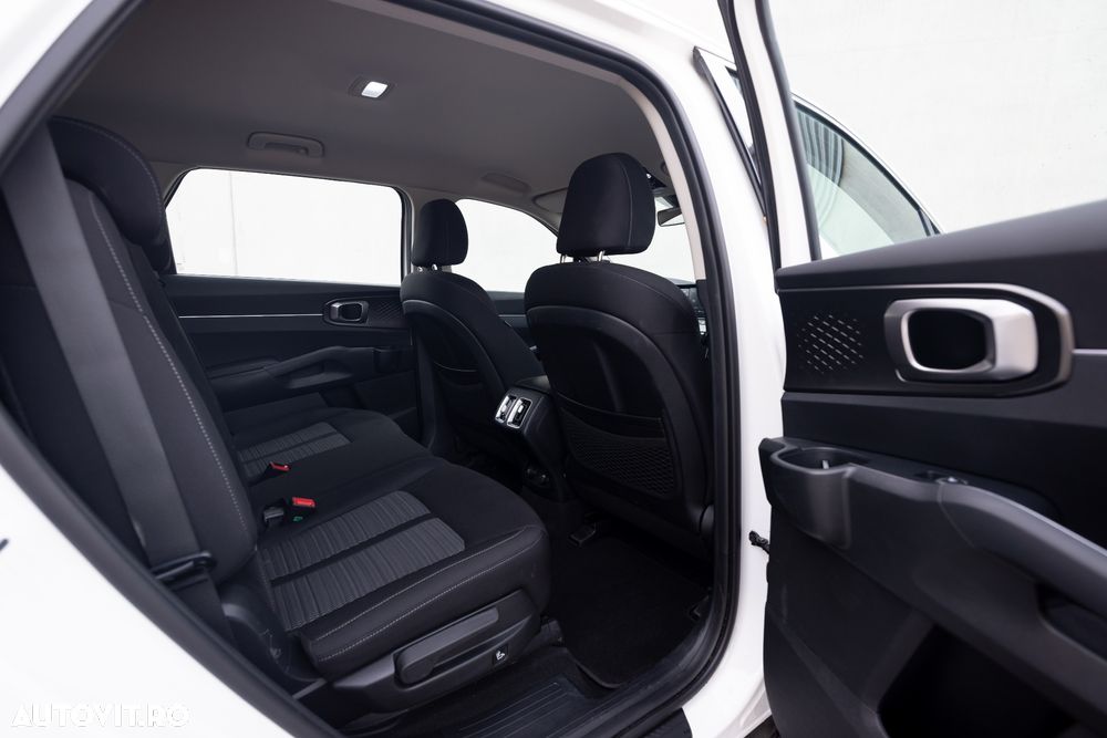 Kia Sorento 1.6 T-GDI HEV 6AT 4x4 7P Premium - 12