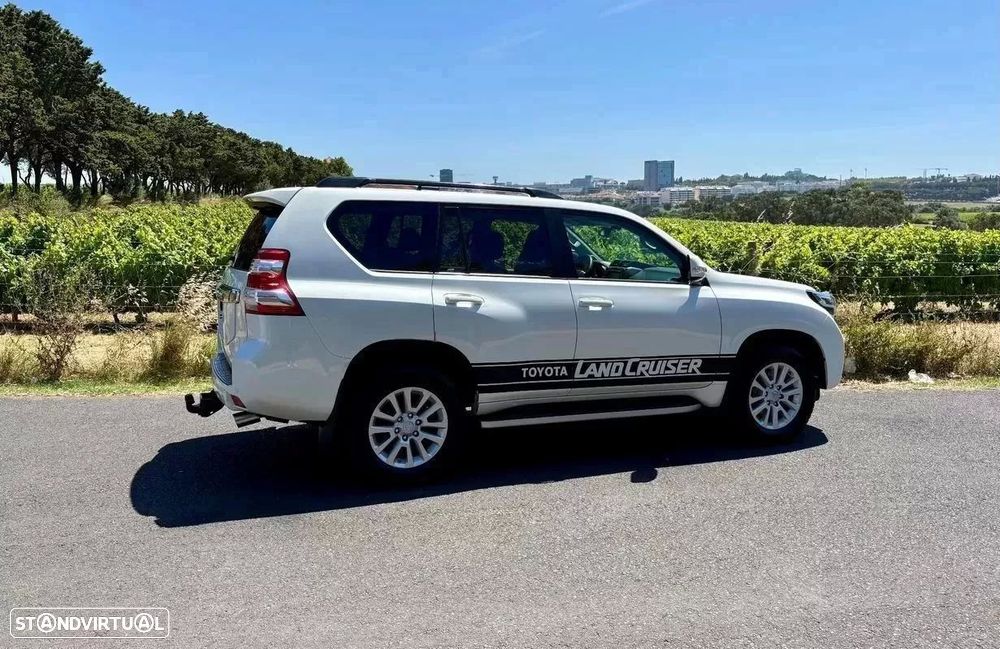 Toyota Land Cruiser 2.8 D-4D Auto Executive - 4