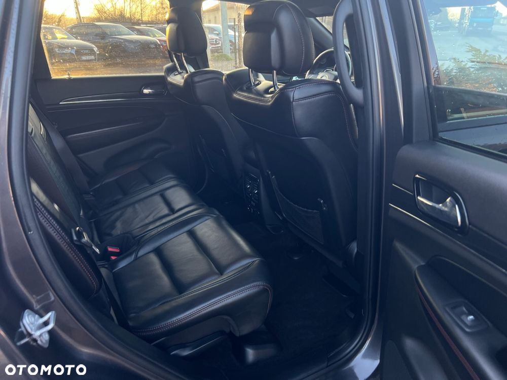 Jeep Grand Cherokee - 38