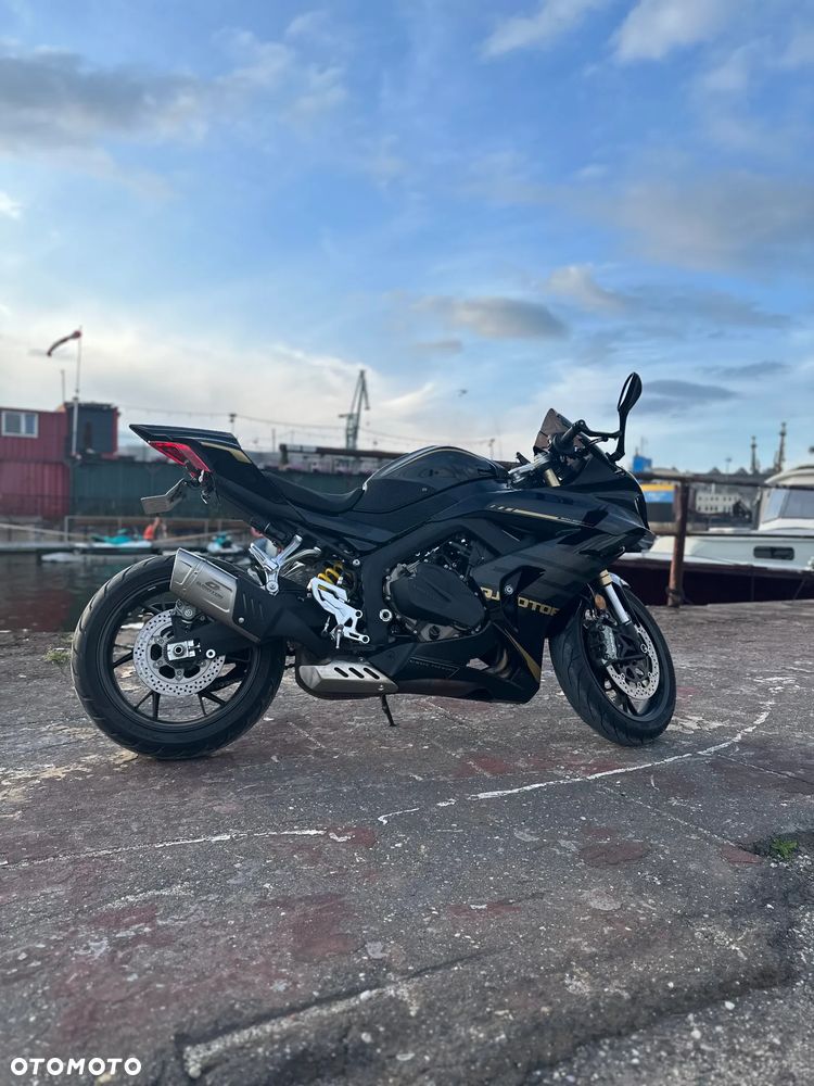 QJMOTOR SRK 800RR - 7
