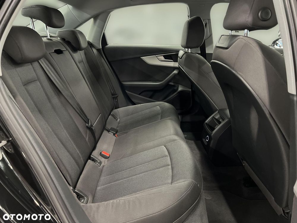 Audi A4 Limousine - 13