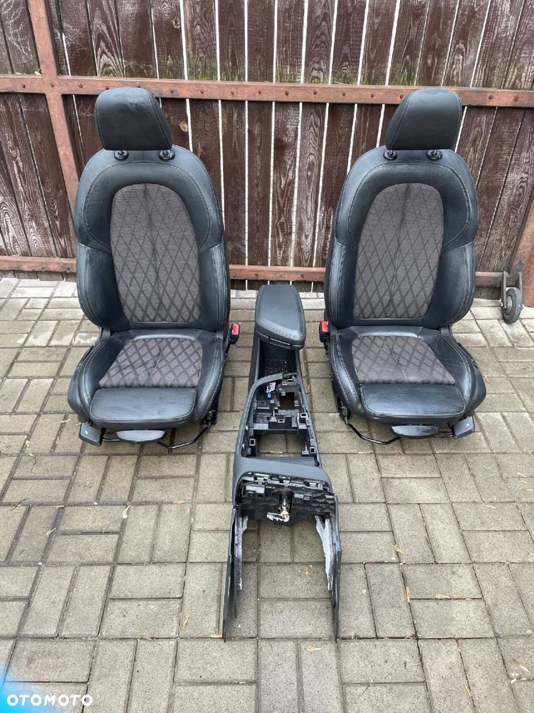 BMW X1 F48 fotele tapicerka drzwi kanapa tylna