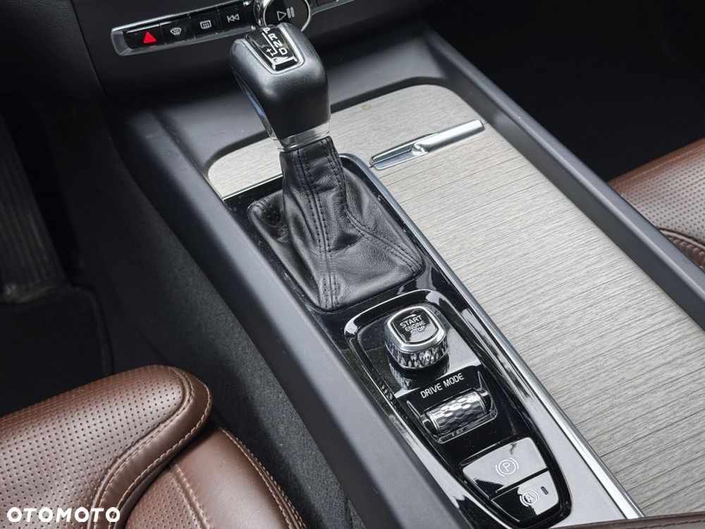Volvo XC 60 - 30