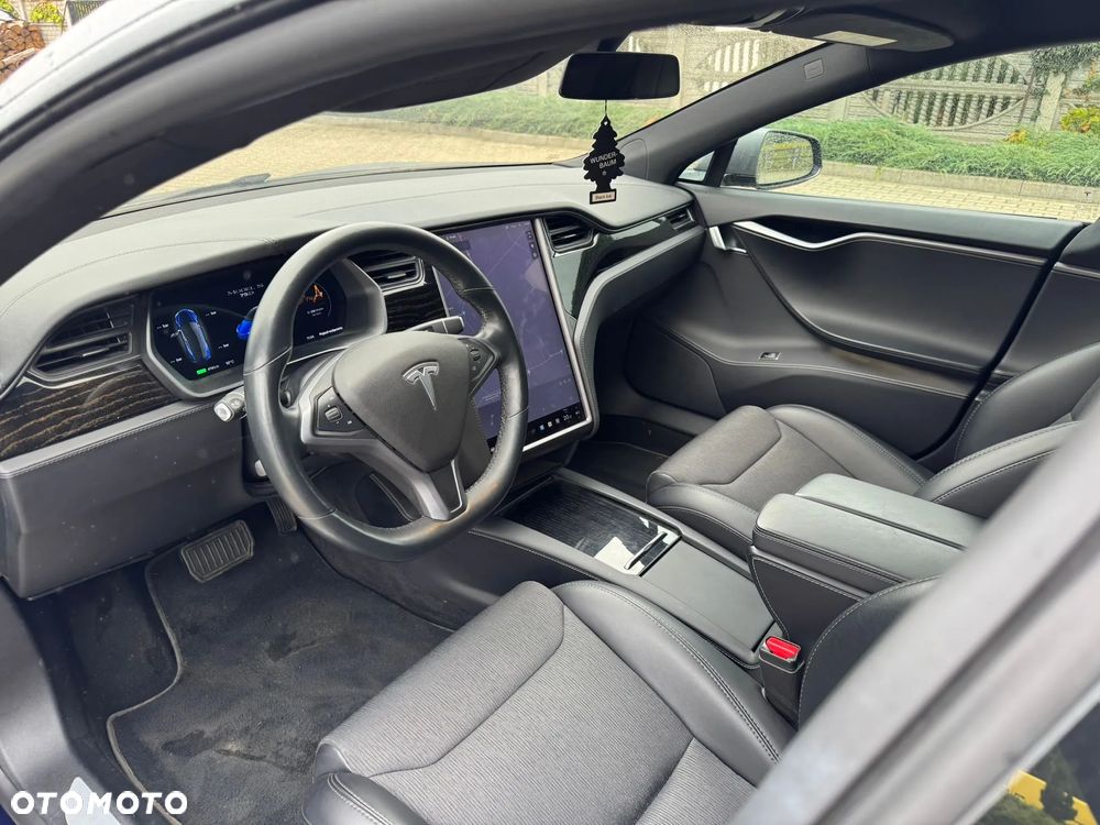 Tesla Model S - 5