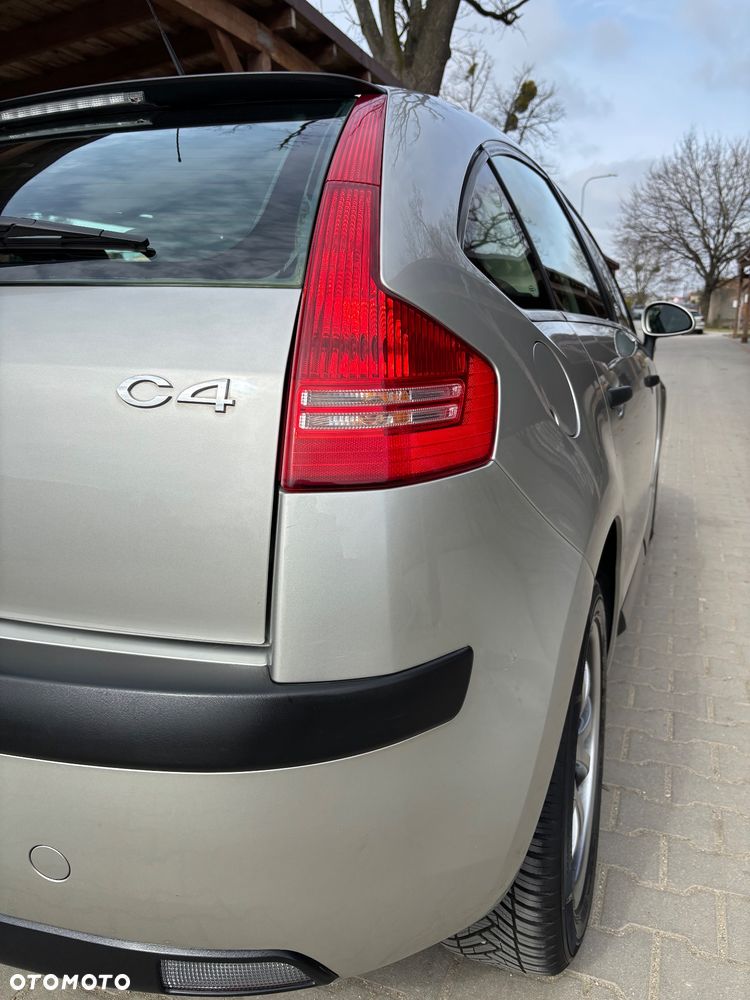 Citroën C4 1.4 16V Style - 9
