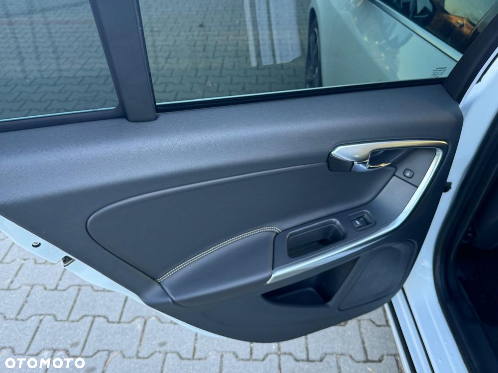 Volvo V60 D4 Drive-E R-Design Summum - 21