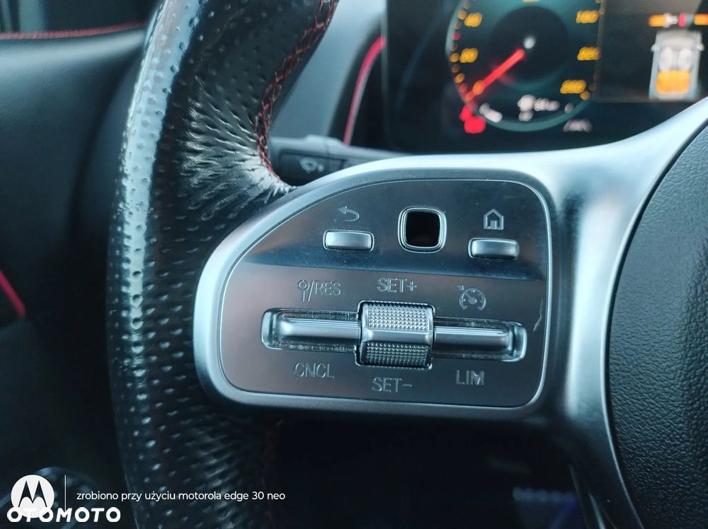 Mercedes-Benz GLB 200 d 4-Matic AMG Line 8G-DCT - 24