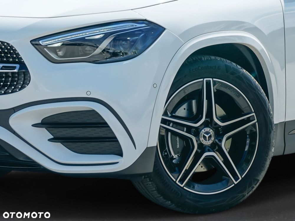 Mercedes-Benz GLA - 11