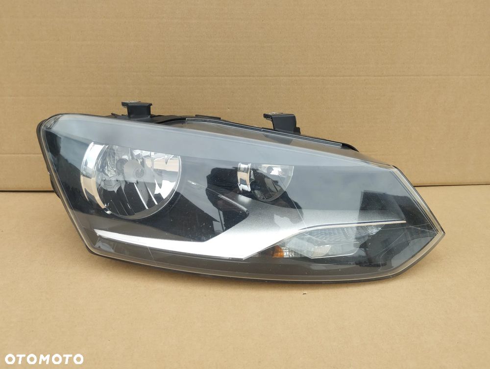VW Polo V 6R lampa prawa przód przednia UK - 1