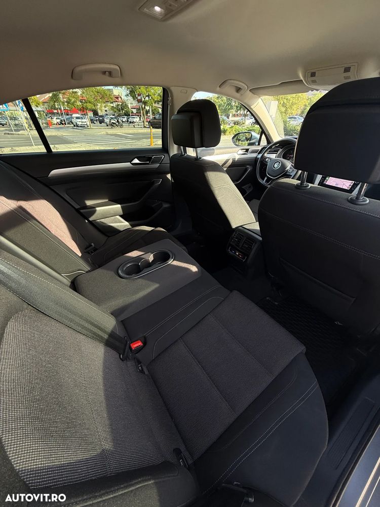 Volkswagen Passat 2.0 TDI DSG Comfortline - 11