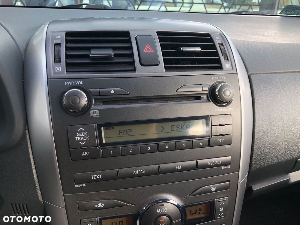 Toyota Corolla 1.6 Premium + - 15