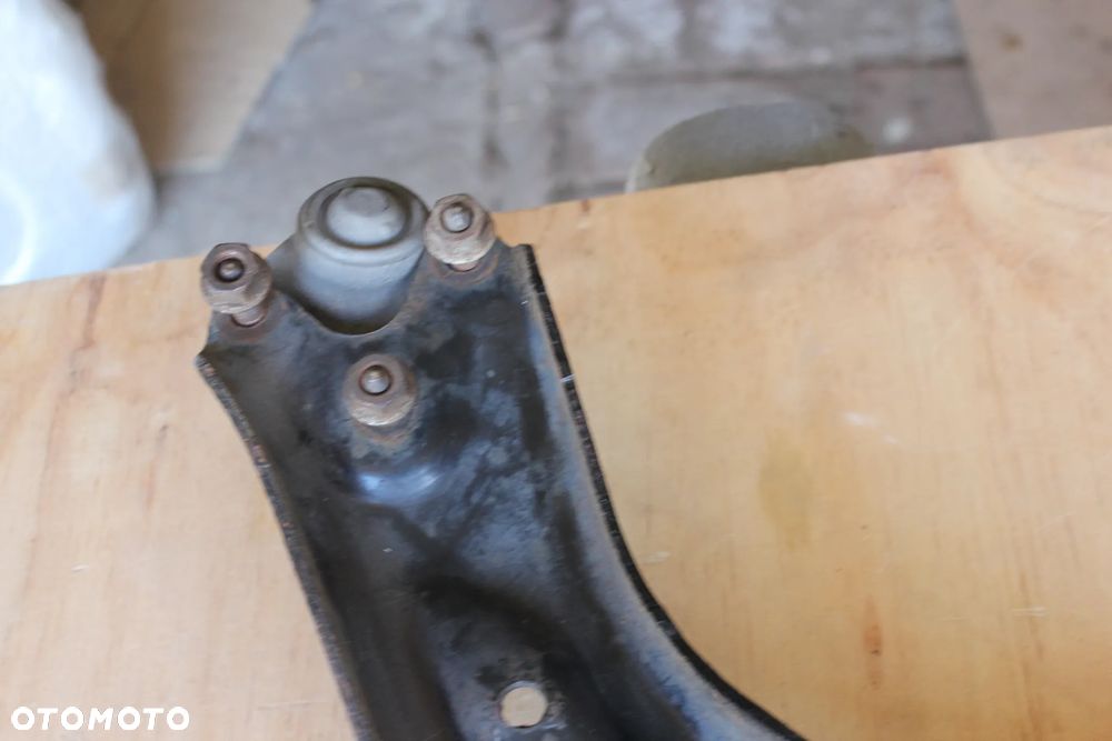 WAHACZ PRZEDNI PRAWY VW AUDI 5Q0407151J 2016 - 5